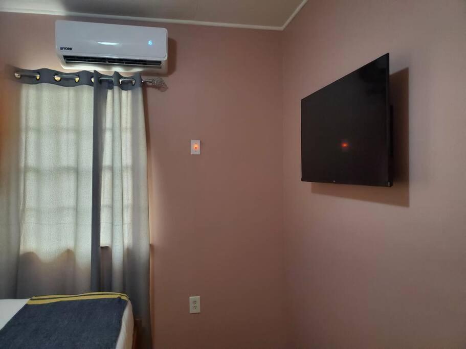 Upstairs 2 Bedroom Avalon Regia Apartment Τζώρτζταουν Εξωτερικό φωτογραφία
