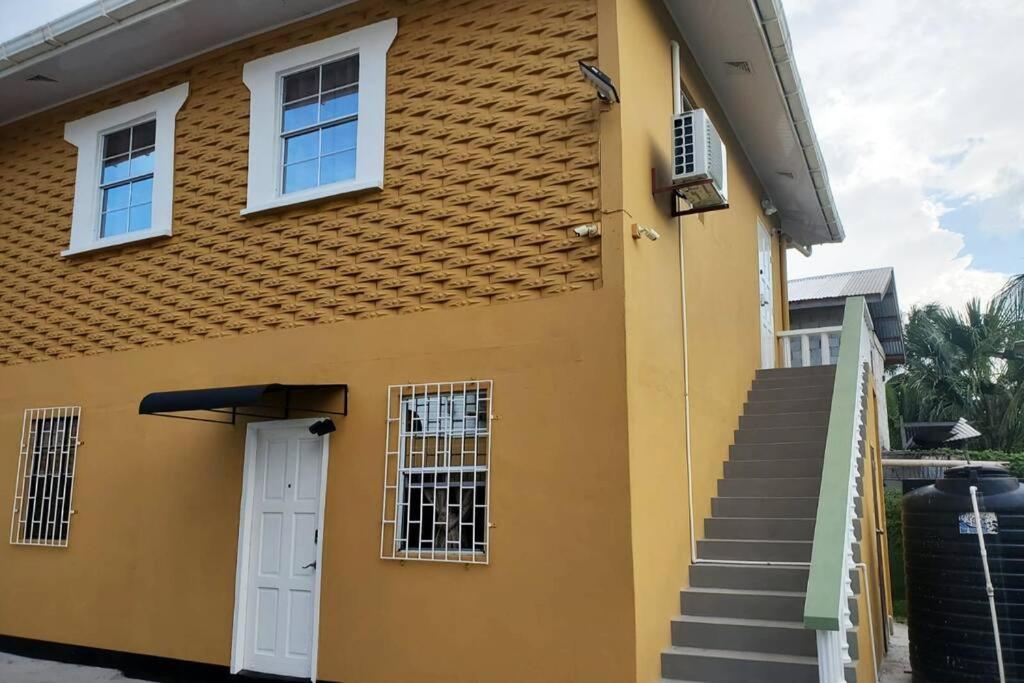 Upstairs 2 Bedroom Avalon Regia Apartment Τζώρτζταουν Εξωτερικό φωτογραφία