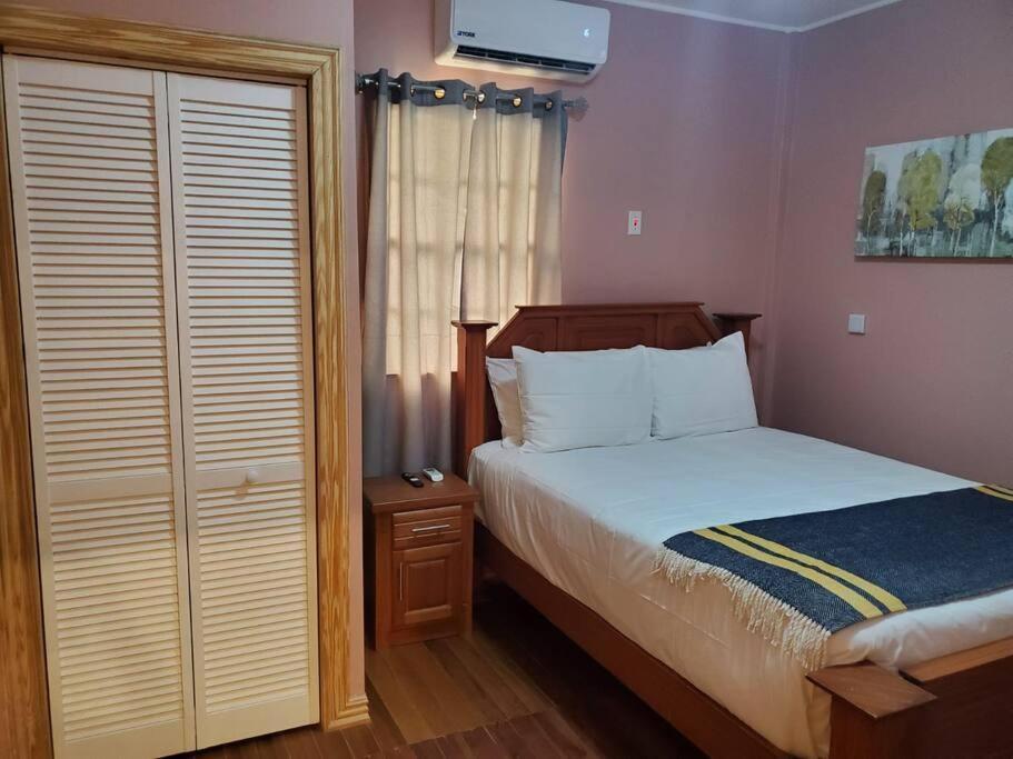 Upstairs 2 Bedroom Avalon Regia Apartment Τζώρτζταουν Εξωτερικό φωτογραφία